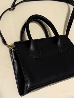 Trendy Square Mini Handbag with Minimalist Top Handle and a Crossbody Strap